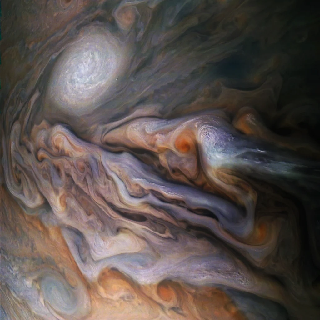 jupiter-gas-planet-clouds-swirling
