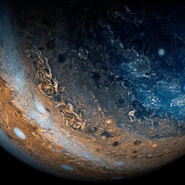 Jupiter Outer View - Juno Mission - Dec. 16, 2016
  NASA / JPL-Caltech / SwRI / MSSS / Eichstädt