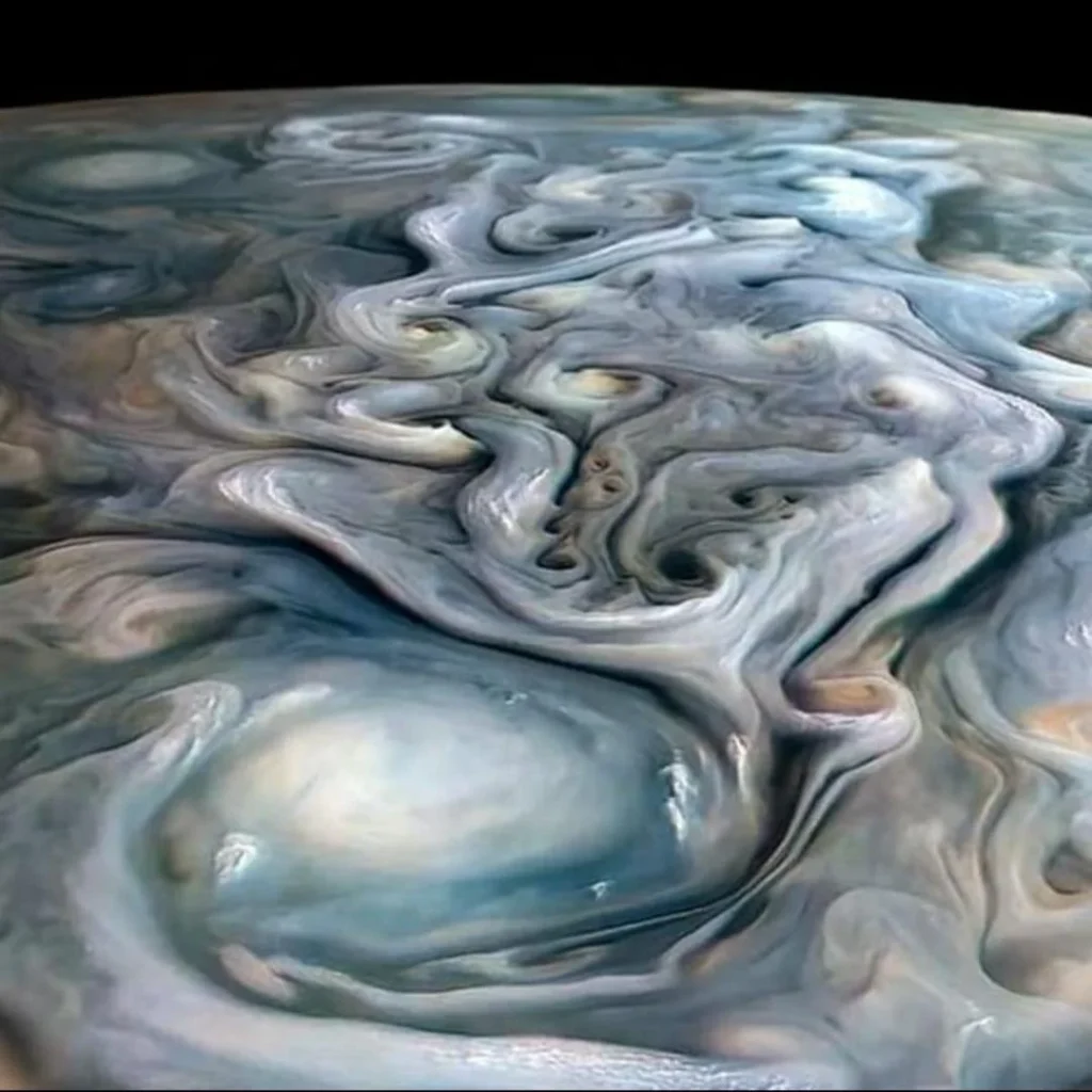jupiters-gas-planet-clouds-juno-mission